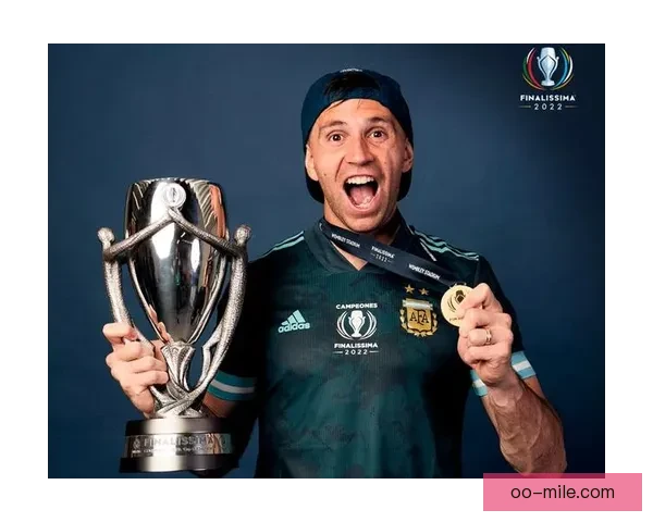 大马丁蝉联雅辛奖创造历史 打破纪录引发足球界广泛关注